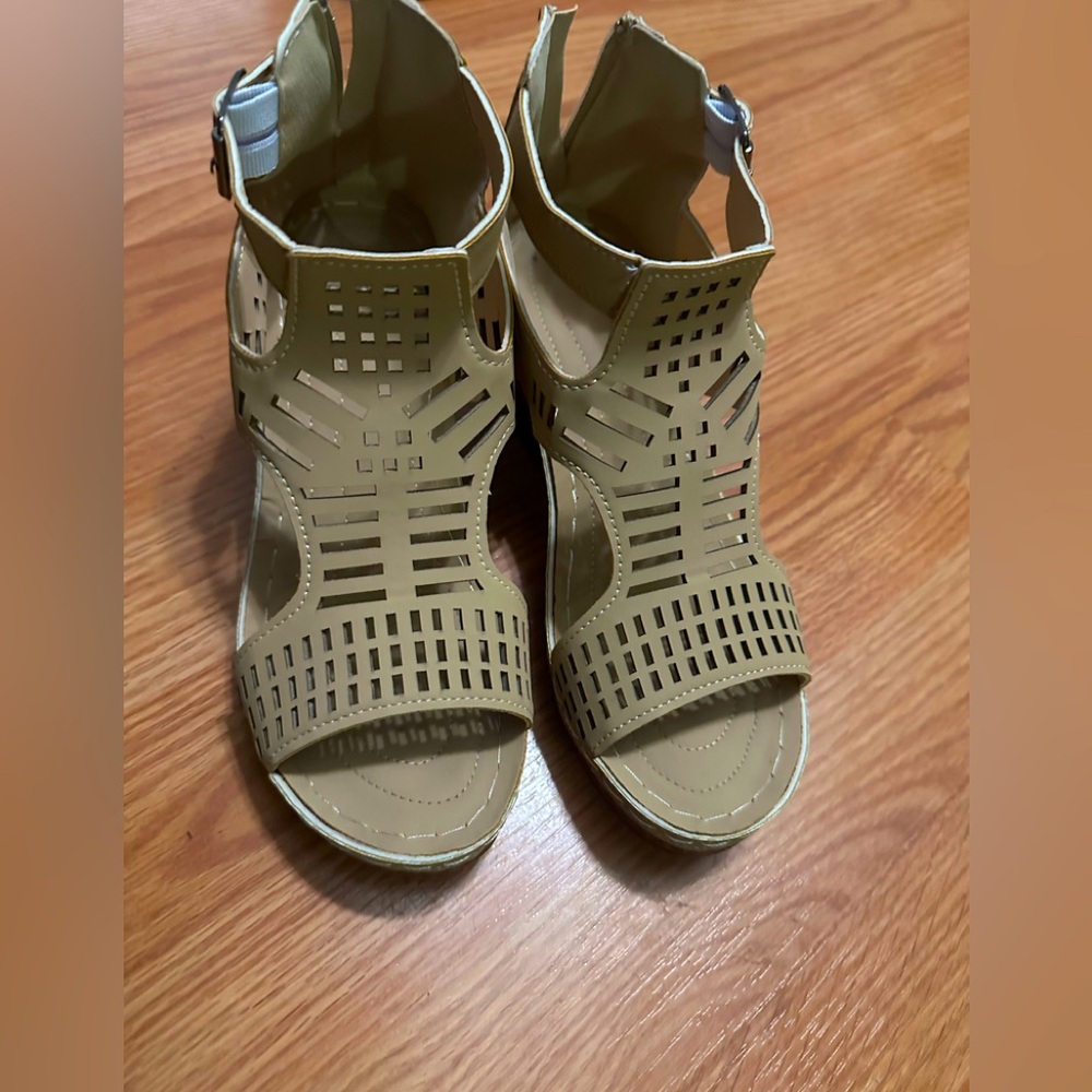 Stylish Tan Women's Sandals